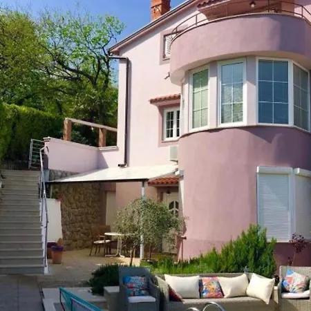 Two Bedroom With Sea View *