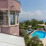 Two Bedroom With Sea View *