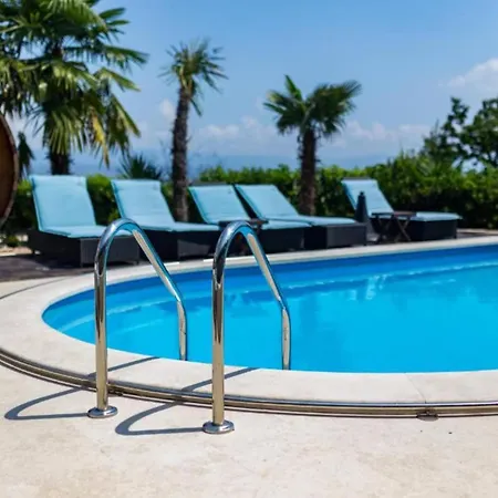 아파트 Two Bedroom With Sea View 오파티아